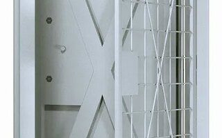 входная дверь для комнаты хранения оружия — фото изнутри