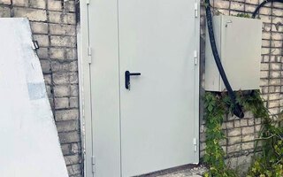 полуторная входная дверь из металла по ГОСТу