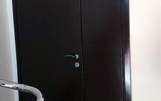 стальная полуторная дверь