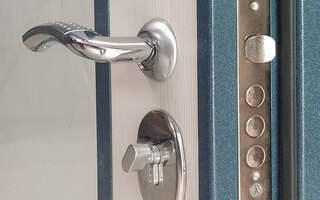 запирающая система тамбурной двери