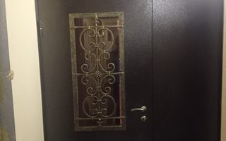 дверь тамбурная с верхней и боковой вставками