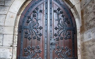 арочная двустворчатая дверь для храма