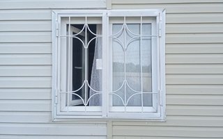 распашная сварная решётка с двумя распашными створками